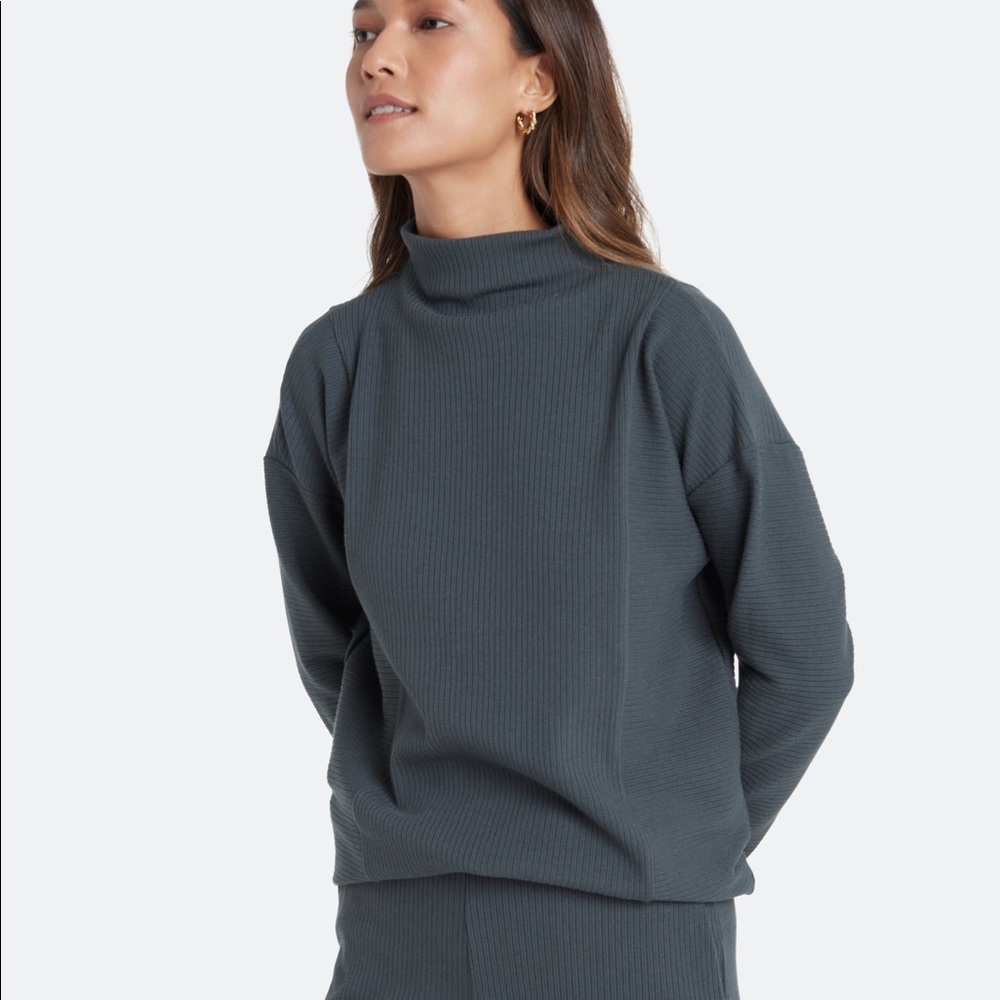 NWT XS Palma Mock Neck Top